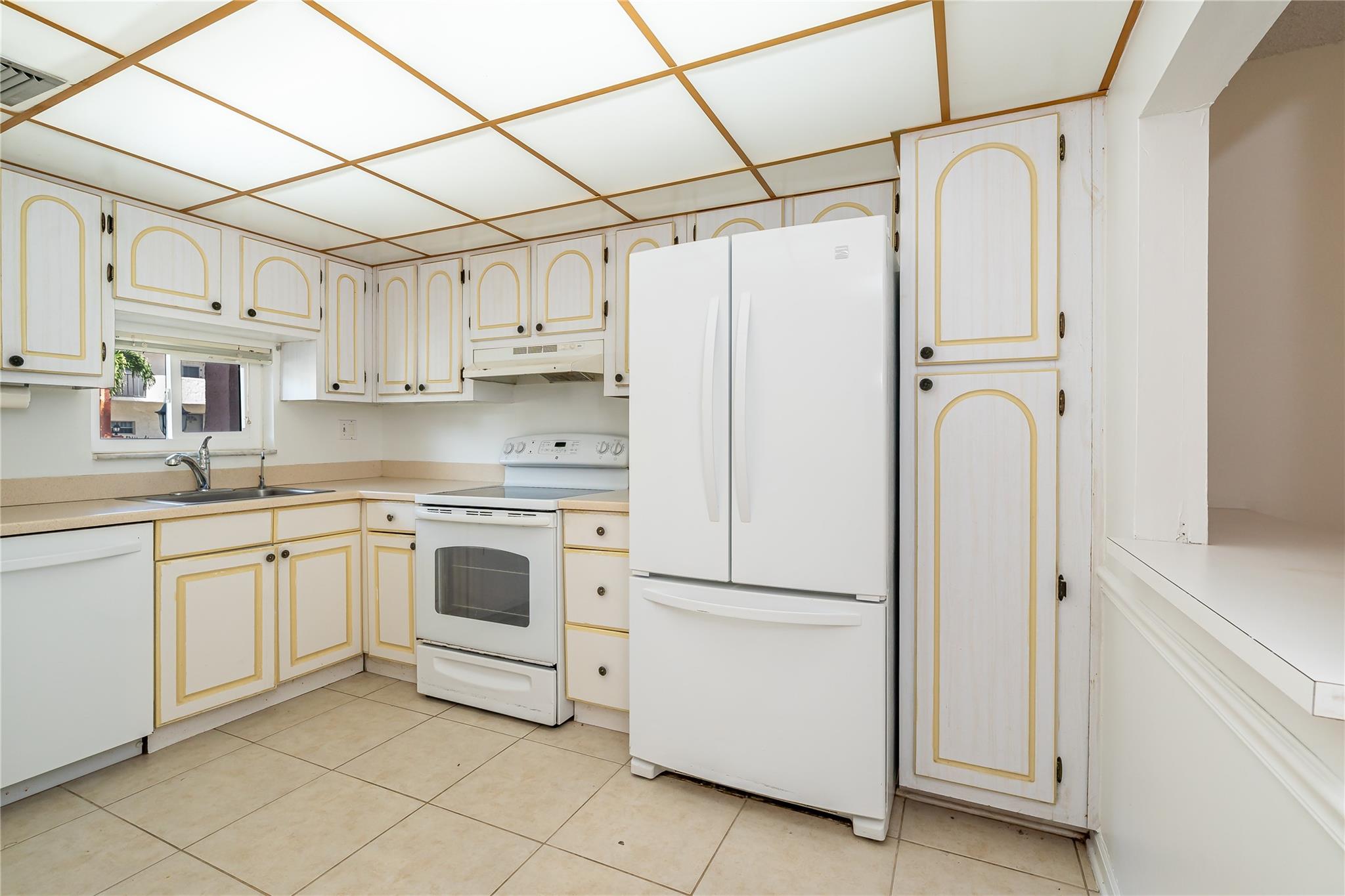 8960 S Hollybrook Blvd #103