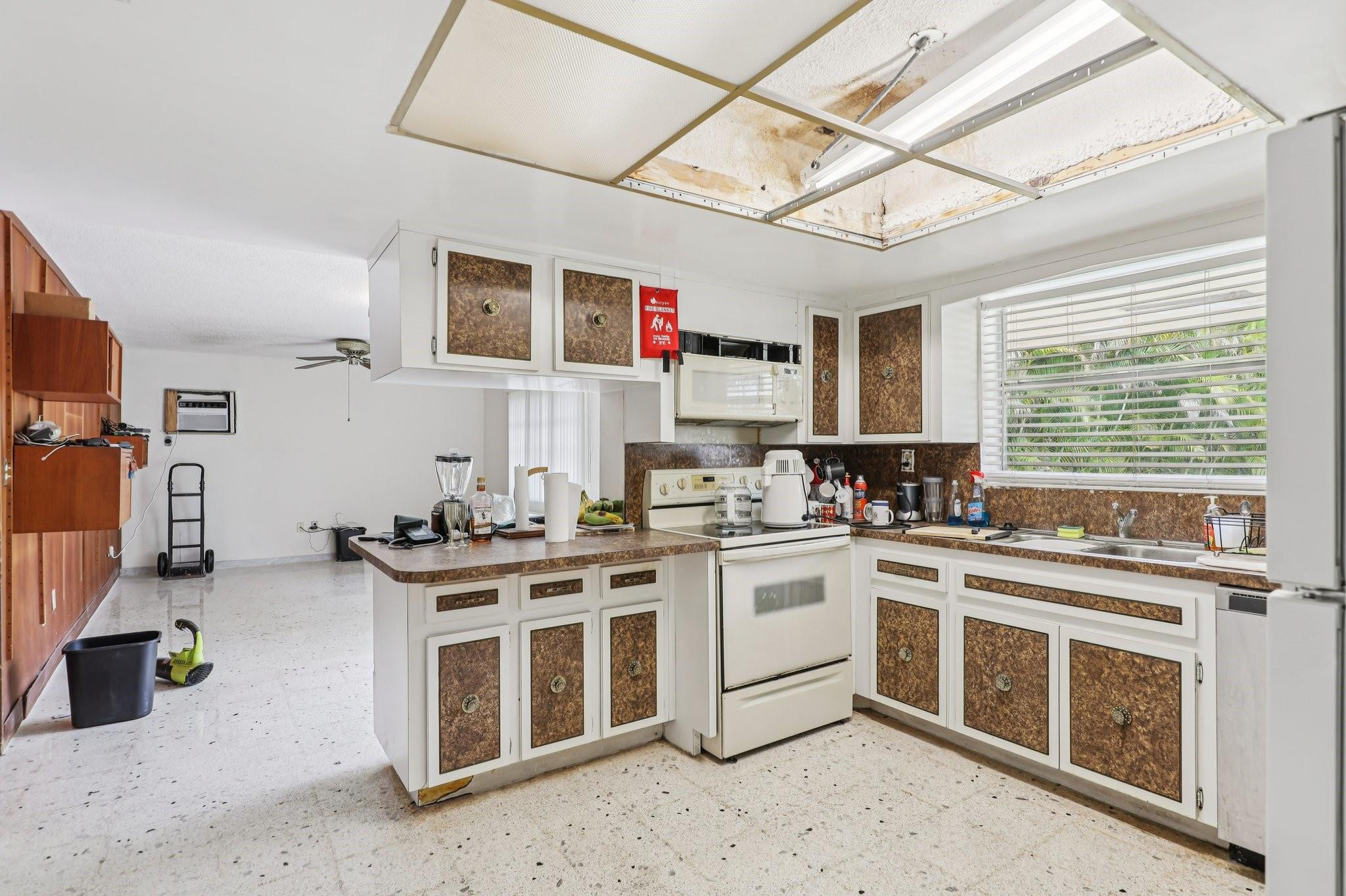 525 NE 58th Miami, FL 33137