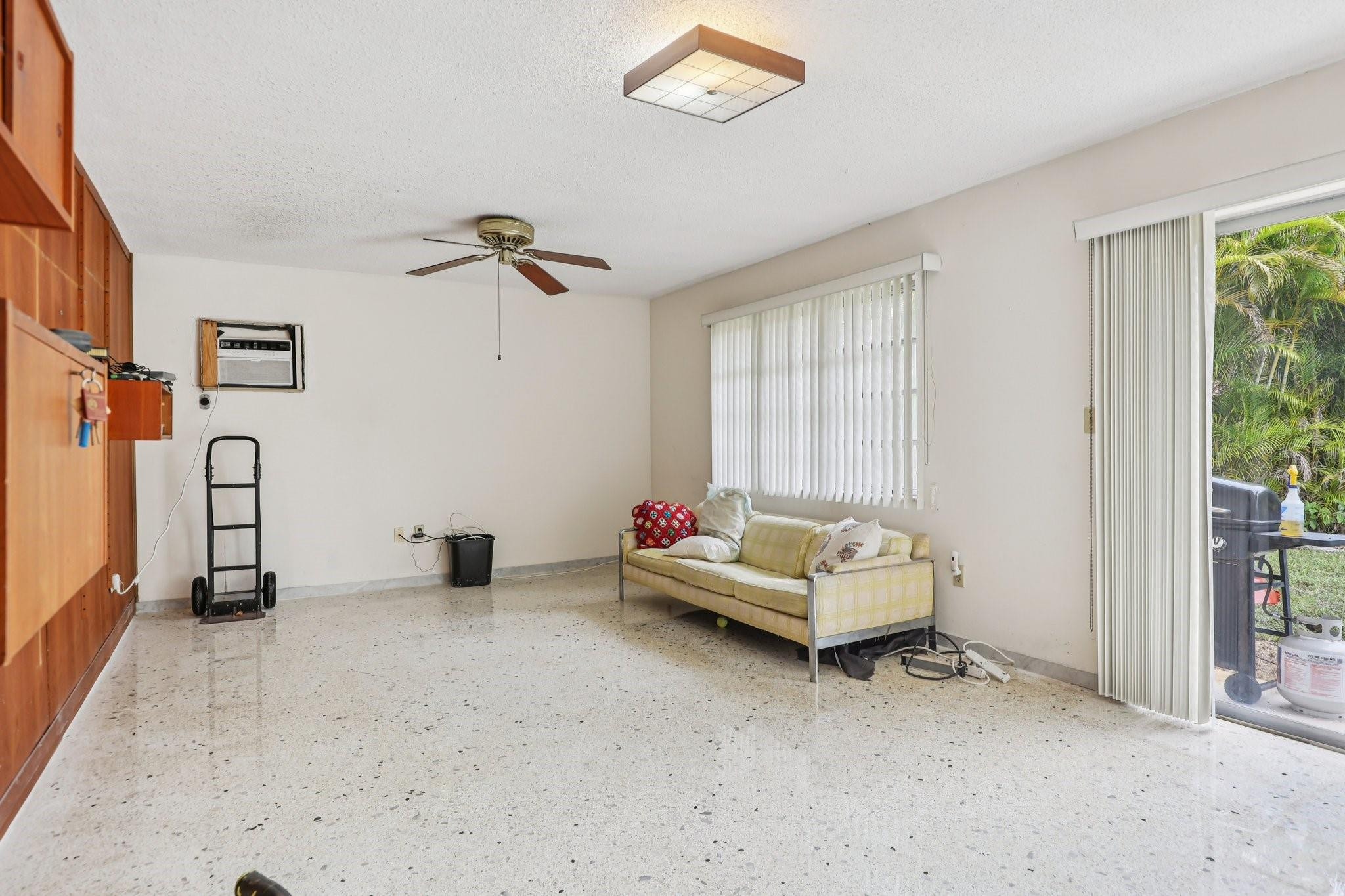 525 NE 58th Miami, FL 33137