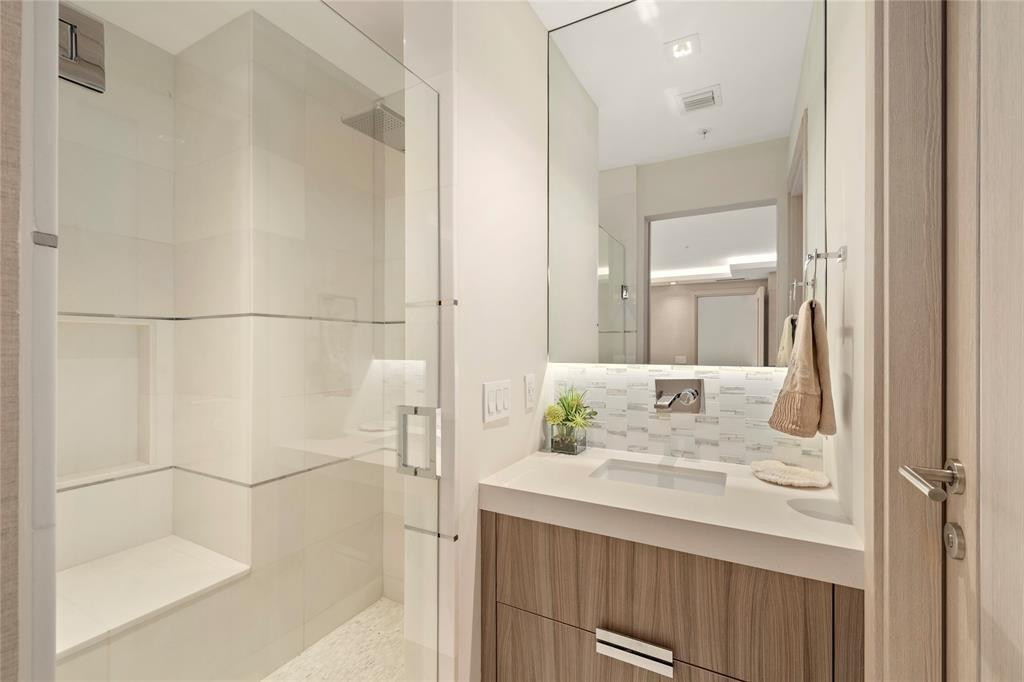 17301 Biscayne #PH 7 Aventura, FL 33160