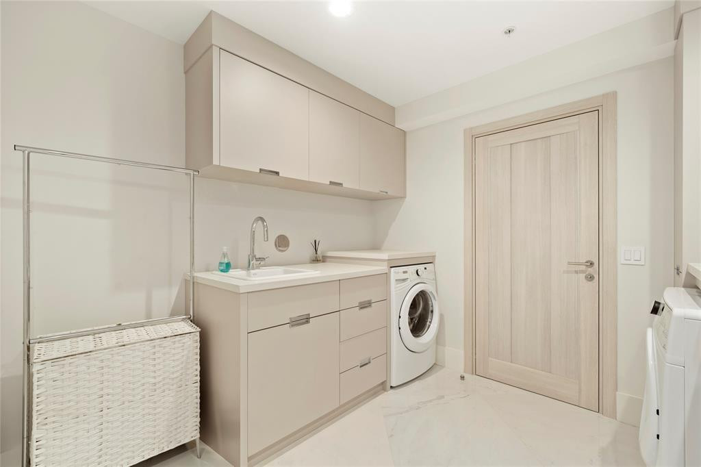 17301 Biscayne #PH 7 Aventura, FL 33160