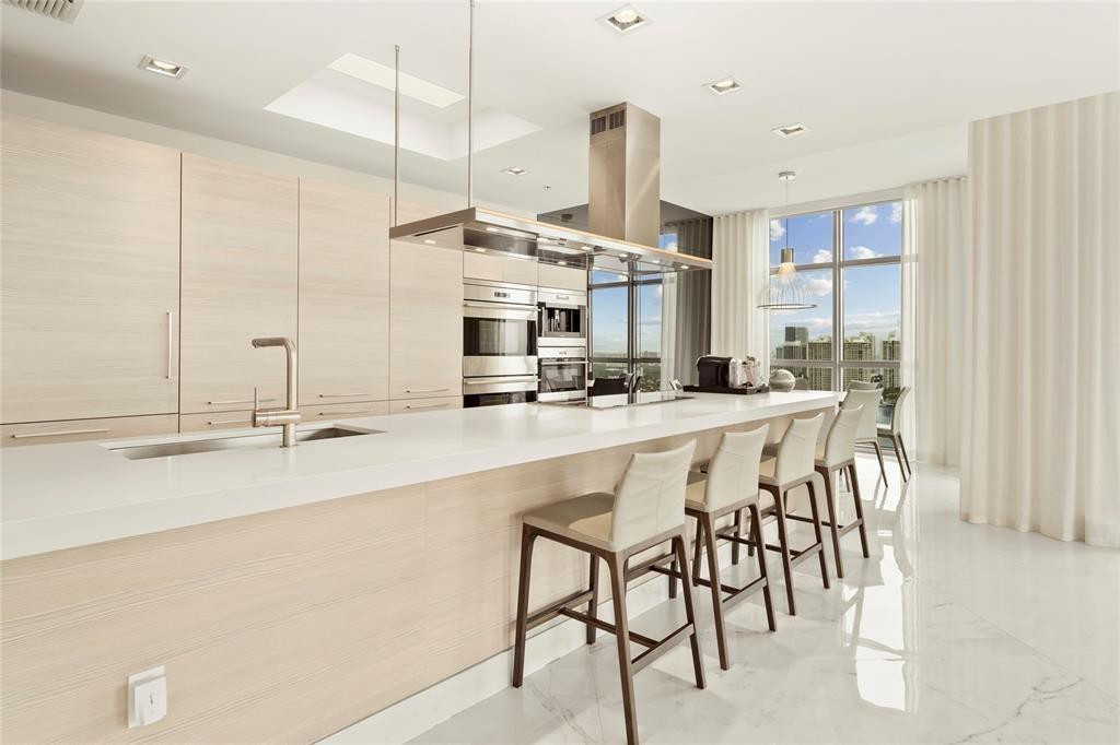 17301 Biscayne #PH 7 Aventura, FL 33160