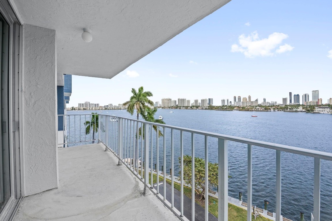 16558 NE 26th #6C North Miami Beach, FL 33160