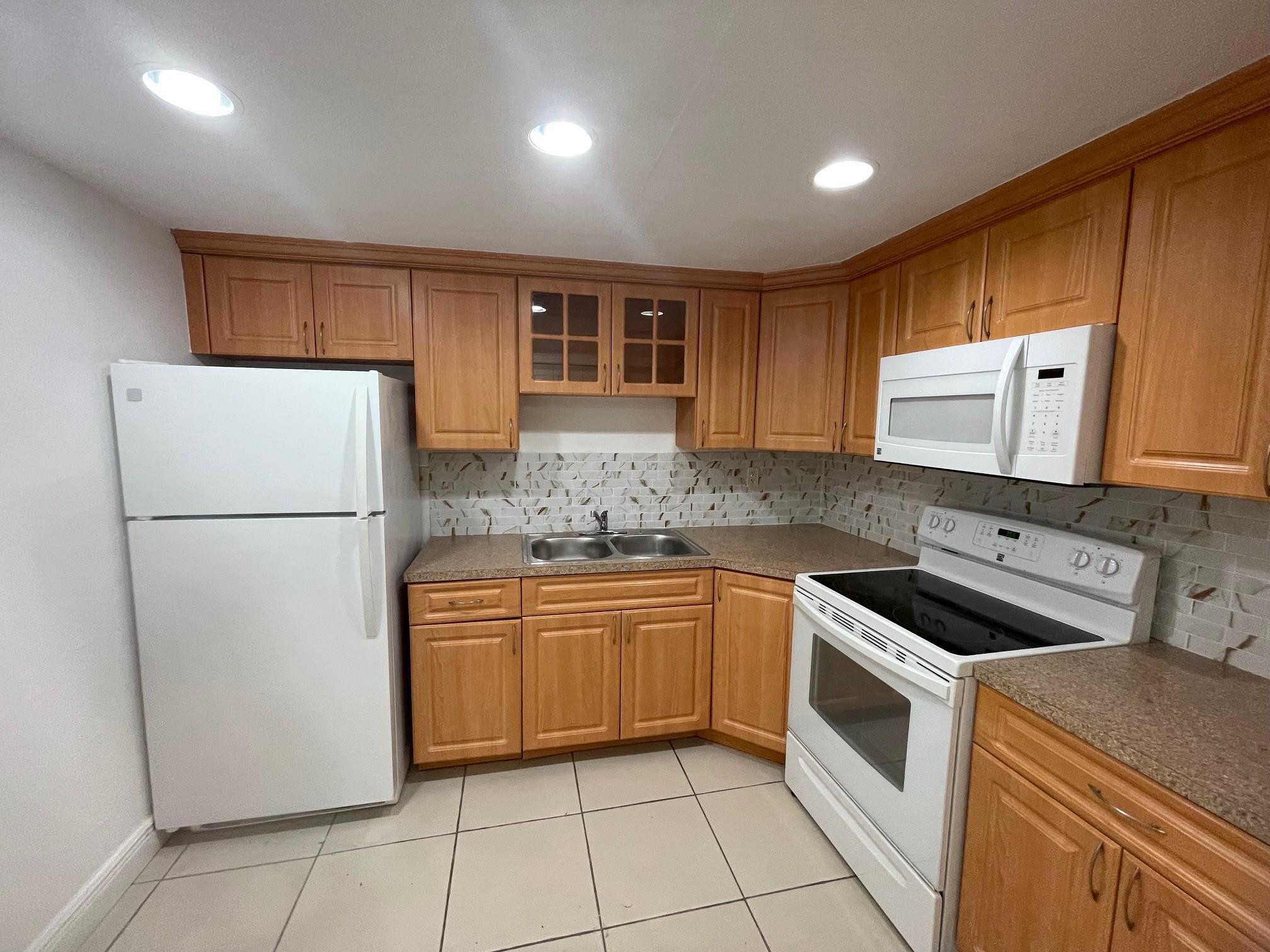 9365 Fontainebleau #E117 Miami, FL 33172