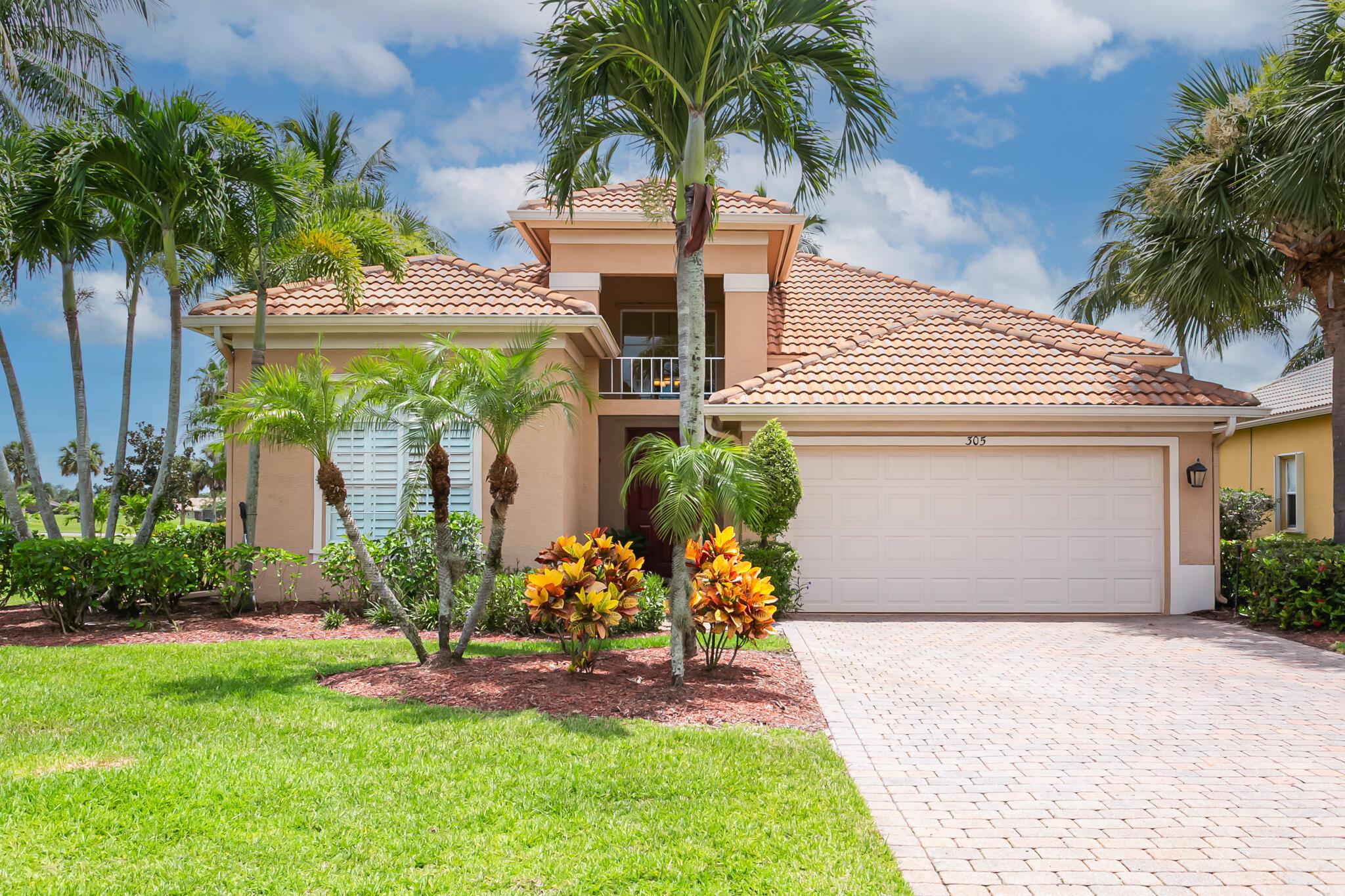 305 NW Sheffield Cir