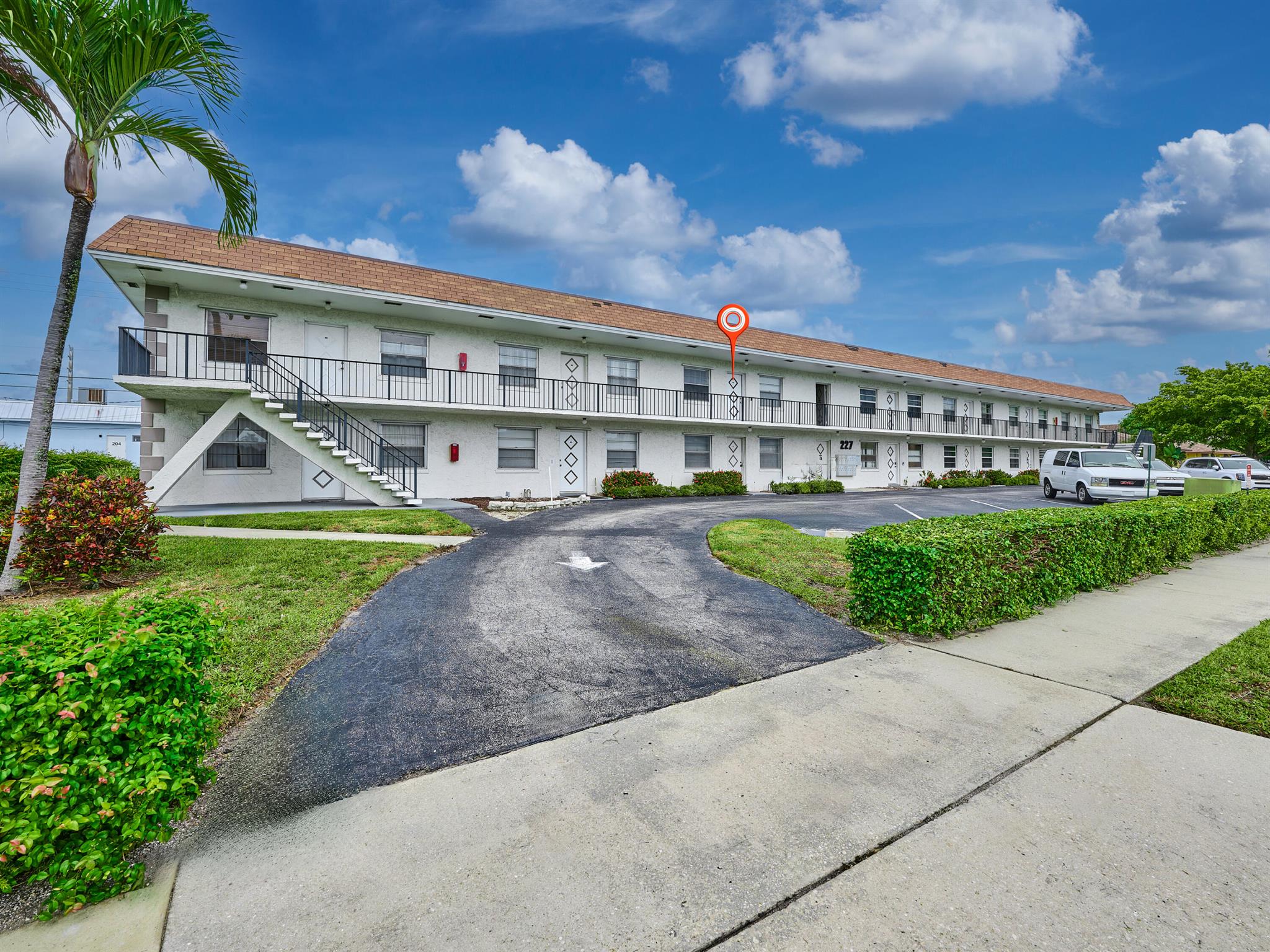 227 Castlewood Dr #203