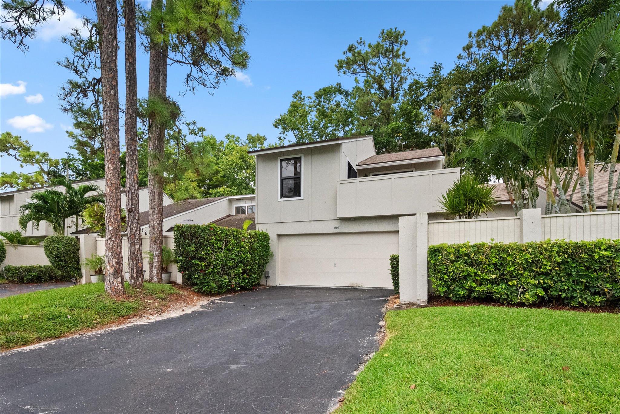 669 Spinnaker Ct