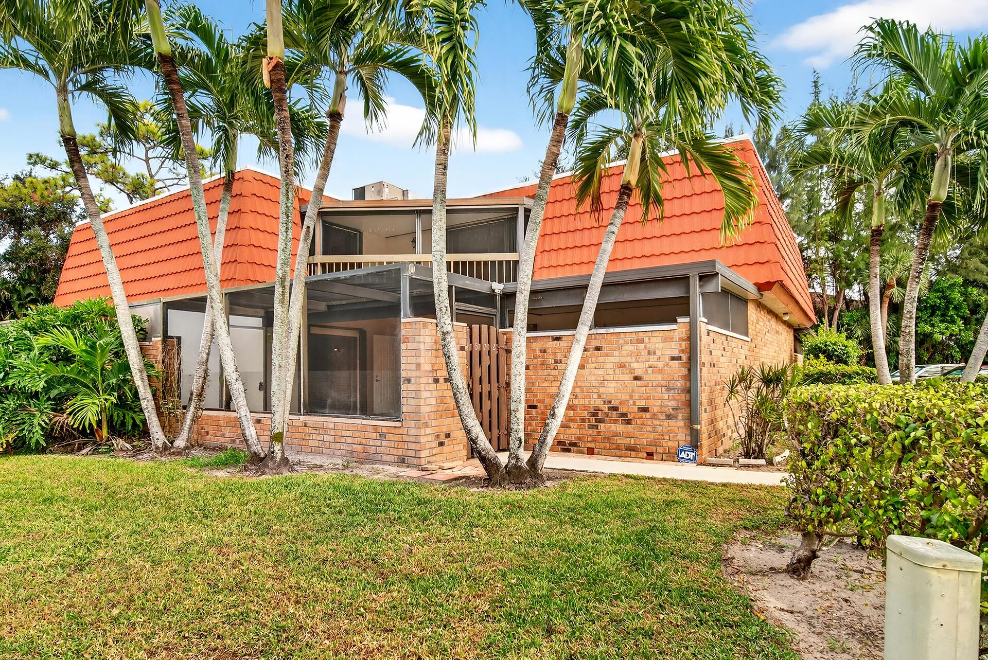 4572 Suburban Pines Dr