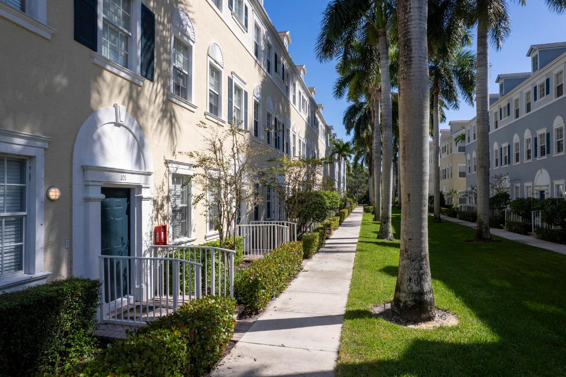 114 Locustberry #101 Jupiter, FL 33458