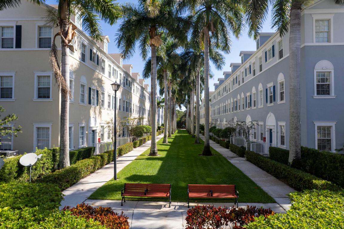 114 Locustberry #101 Jupiter, FL 33458