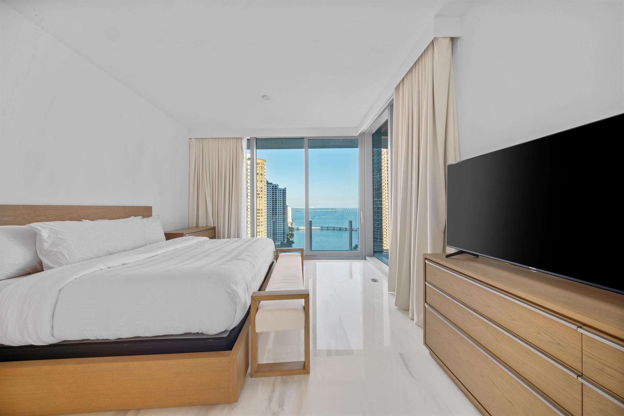 300 Biscayne Blvd Way #2004 Miami, FL 33131