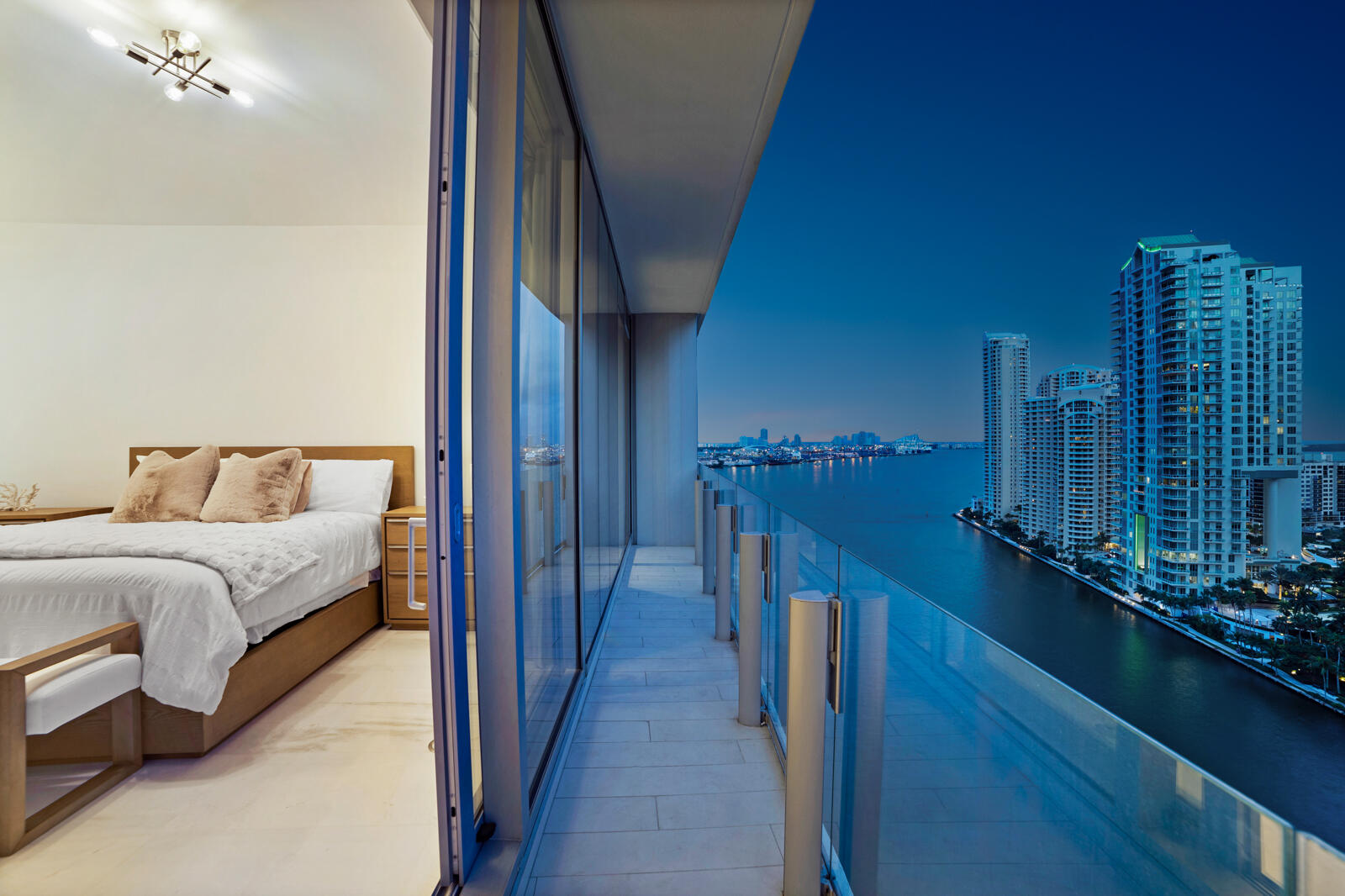 image Aston Martin Residences24