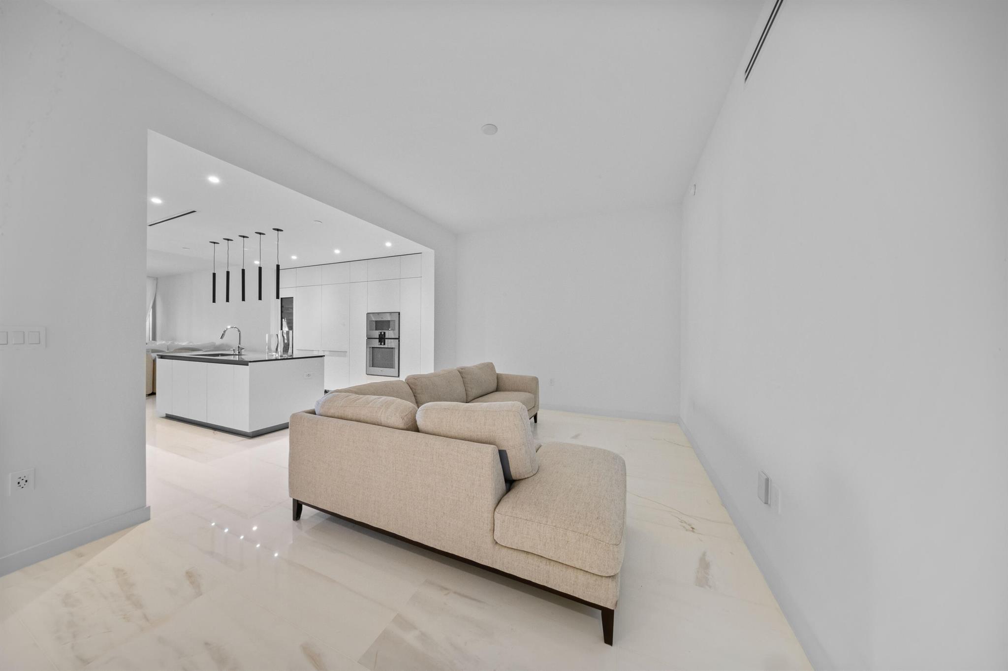 300 Biscayne Blvd Way #2004 Miami, FL 33131