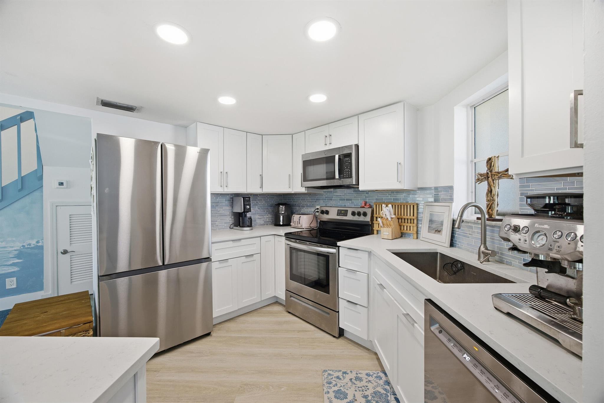 153 Seabreeze Cir Cir Jupiter, FL 33477