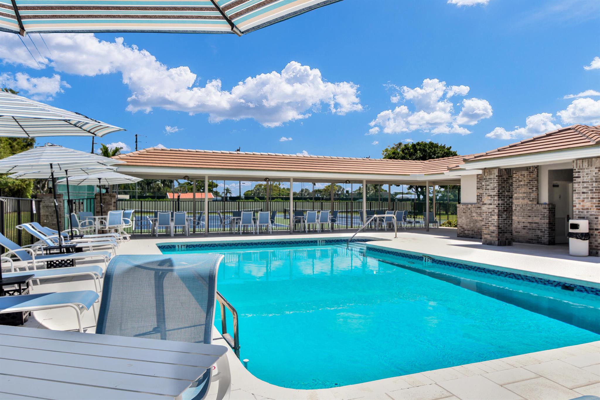 275 Sherwood Frst Dr Delray Beach, FL 33445