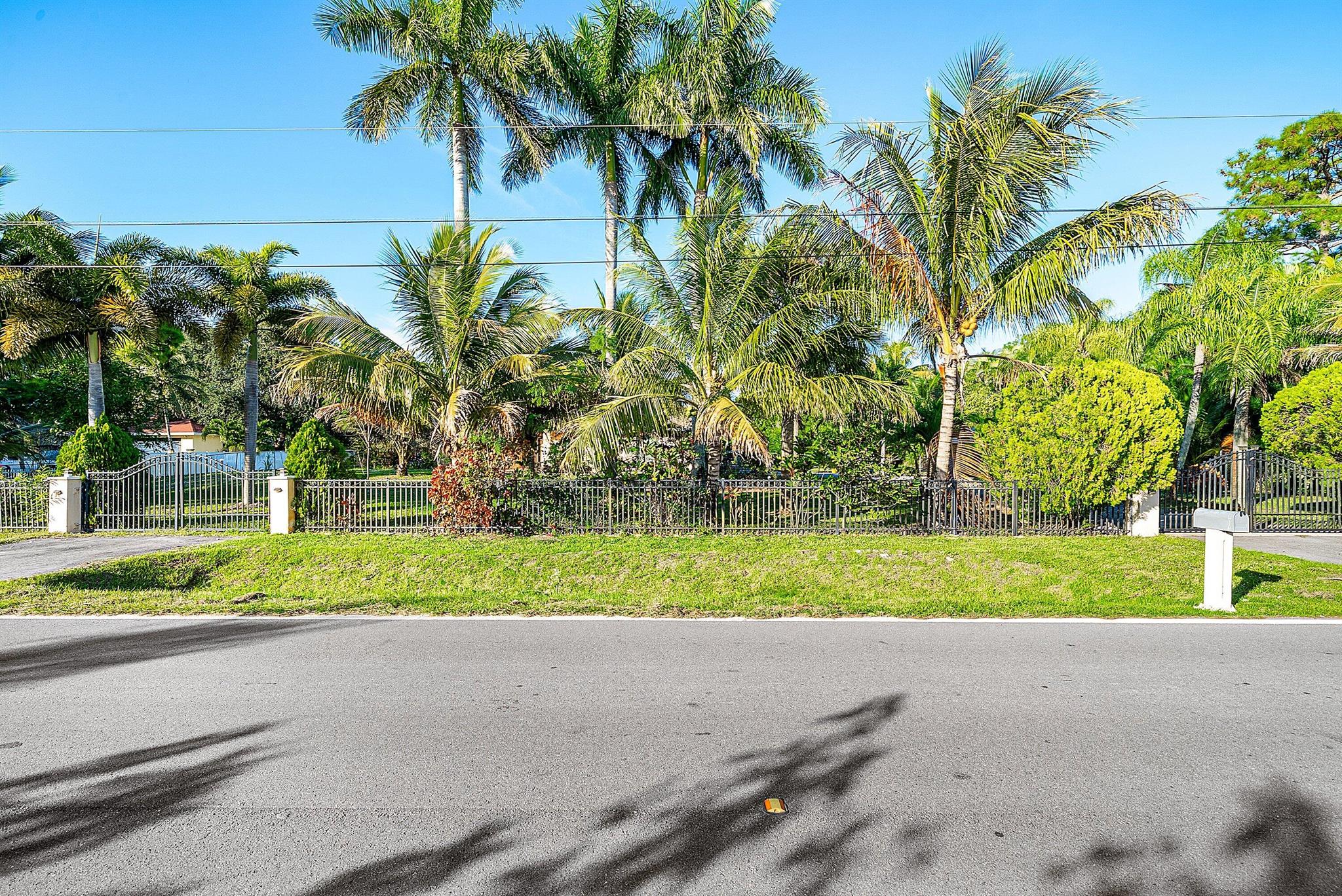 18801 Hamlin Blvd The Acreage, FL 33470