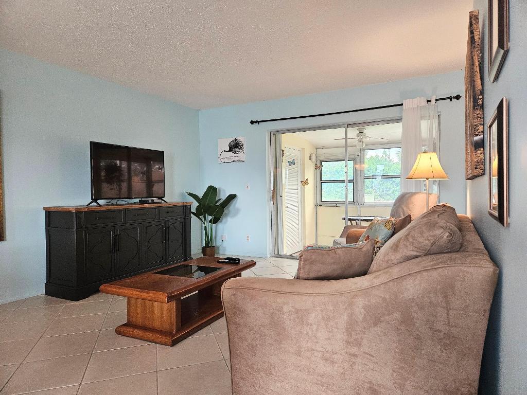 2520 Dudley Dr #J West Palm Beach, FL 33415