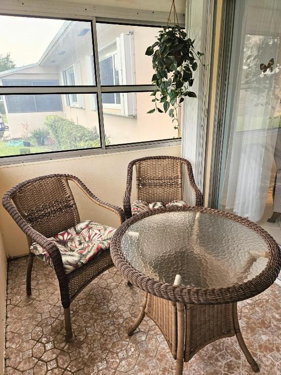 2520 Dudley Dr #J West Palm Beach, FL 33415