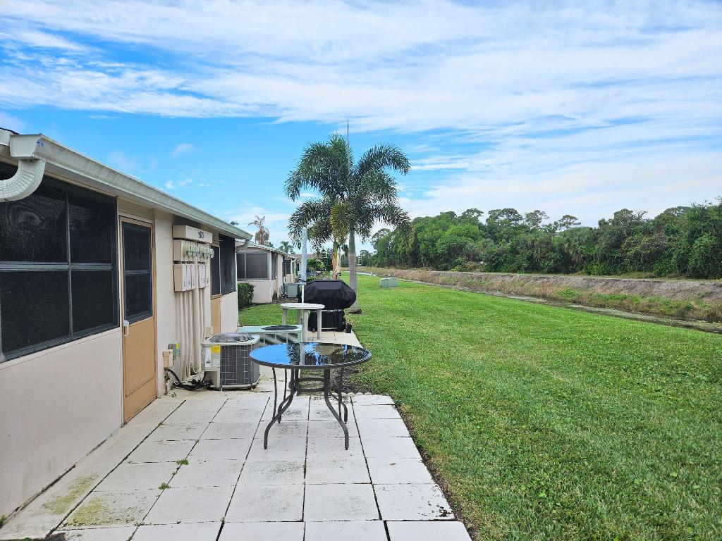 2520 Dudley Dr #J West Palm Beach, FL 33415