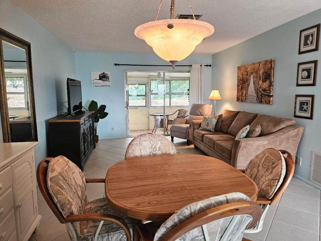 2520 Dudley Dr #J West Palm Beach, FL 33415