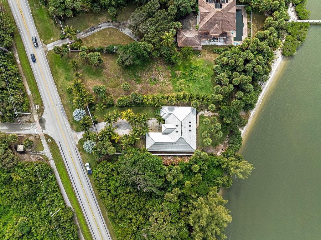 8601 S Ocean Jensen Beach, FL 34957