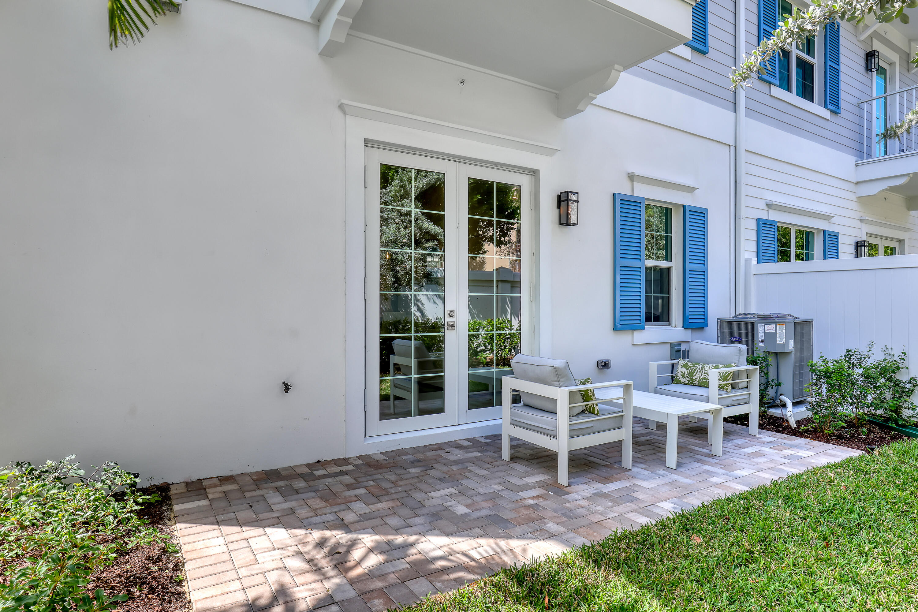 113 Royal Palm Tequesta, FL 33469