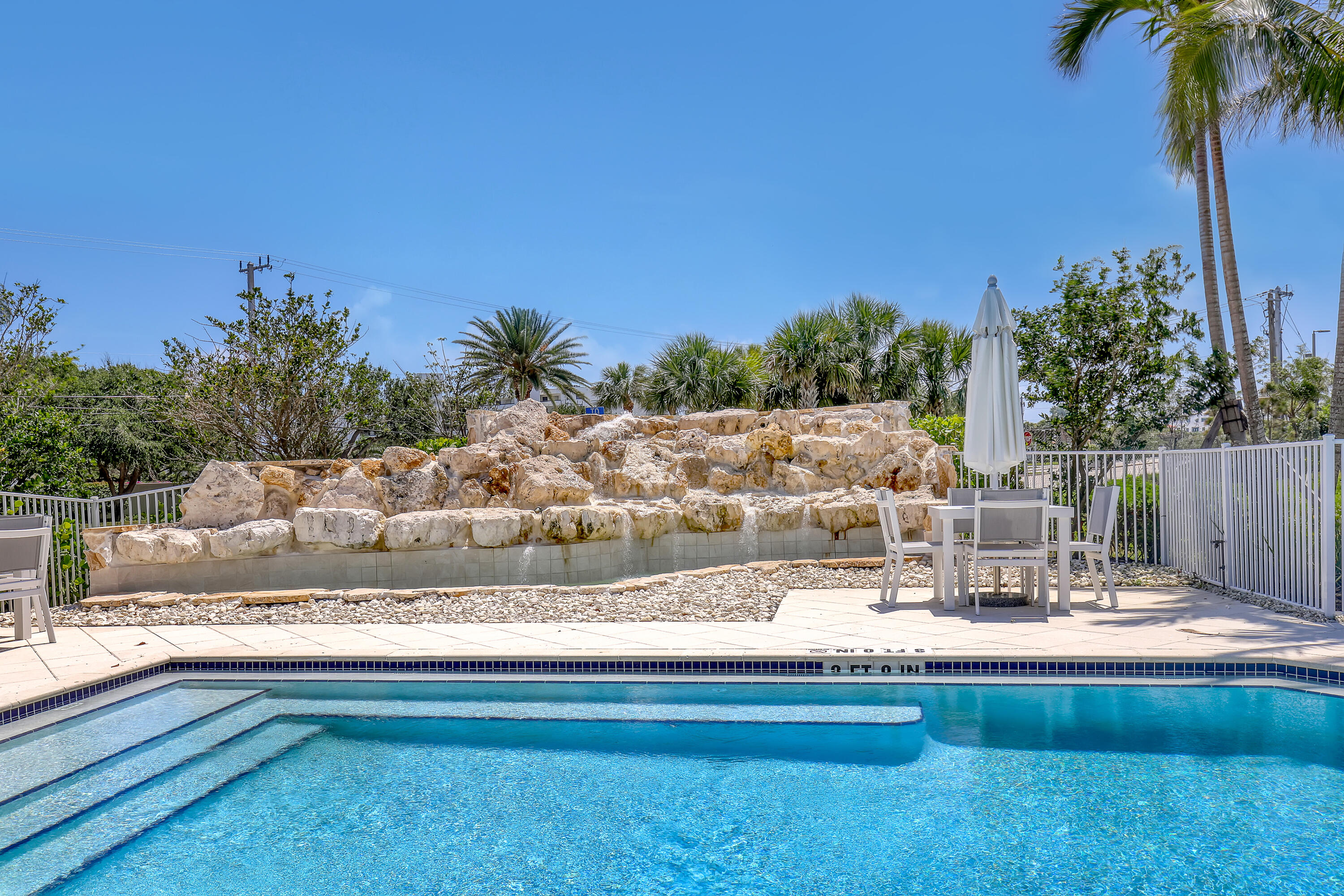 113 Royal Palm Tequesta, FL 33469