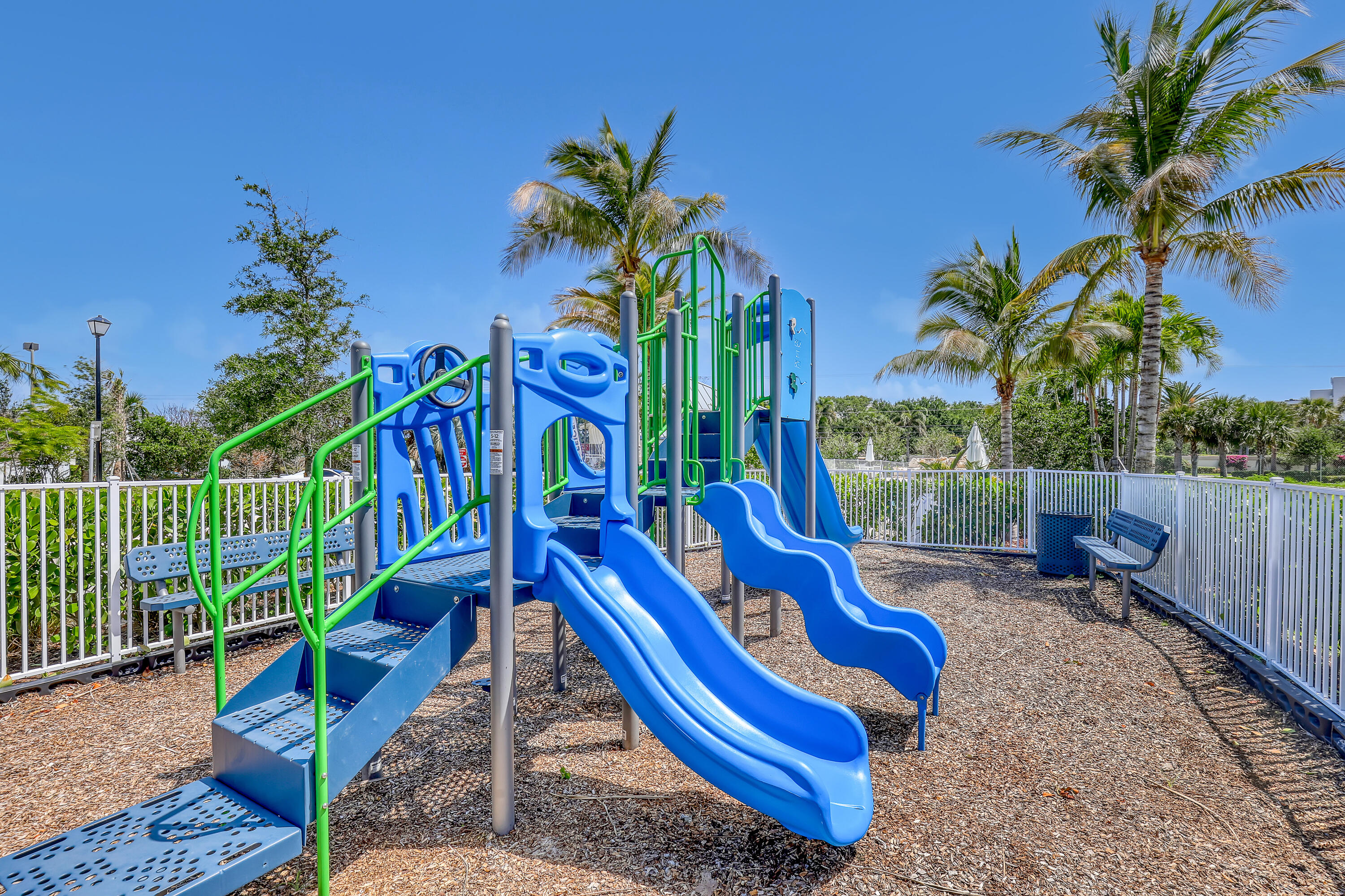 113 Royal Palm Tequesta, FL 33469