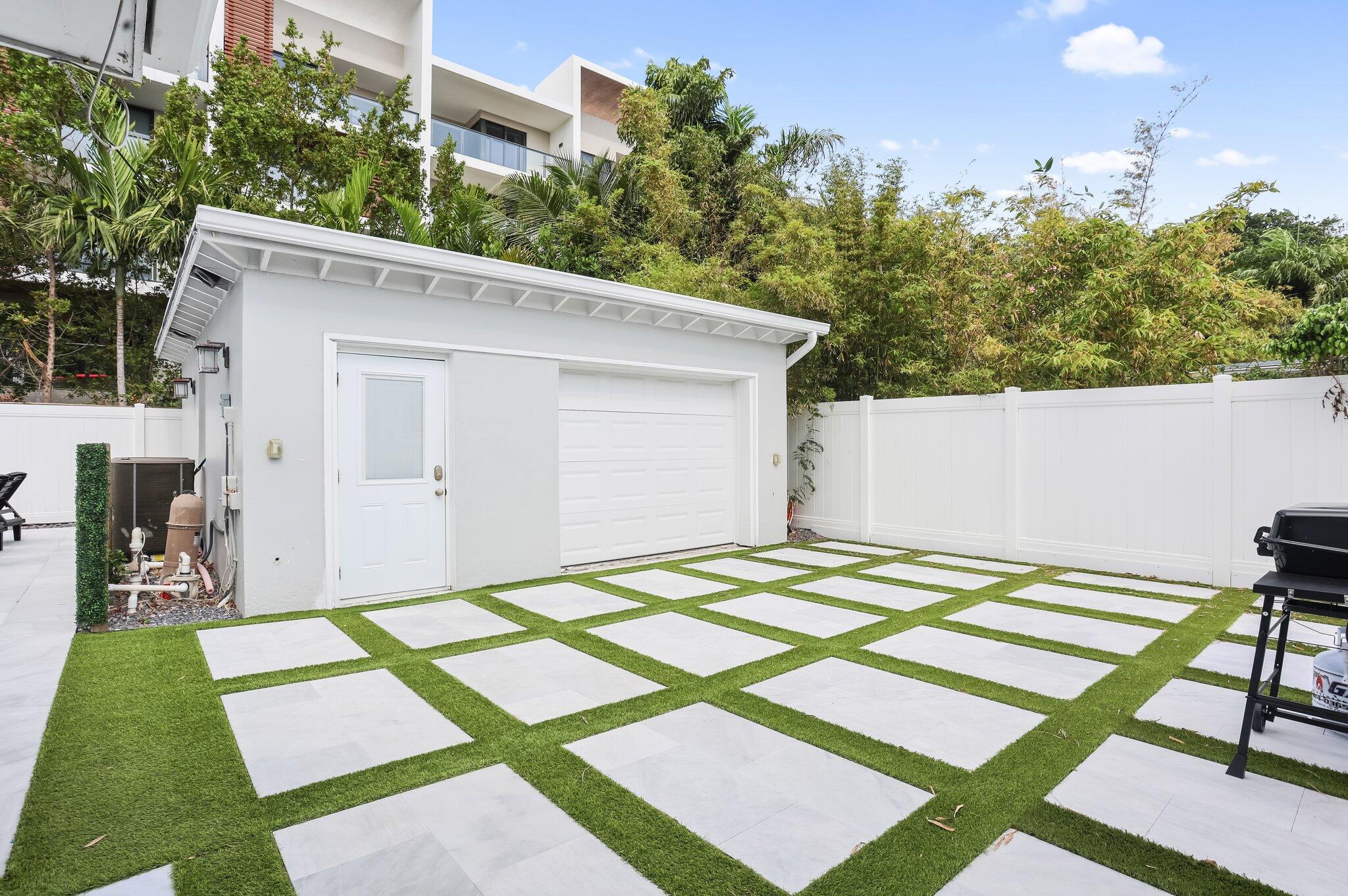 3025 Center Fort Lauderdale, FL 33308