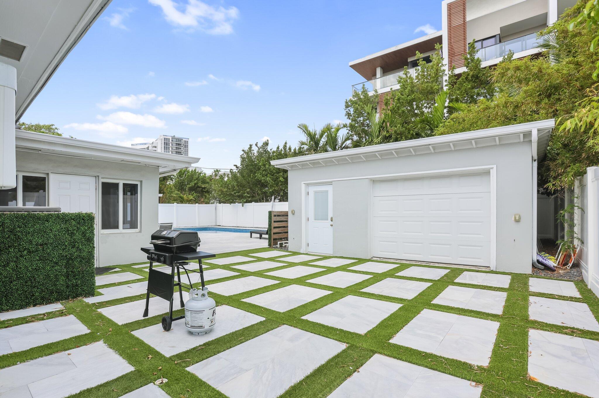 3025 Center Fort Lauderdale, FL 33308