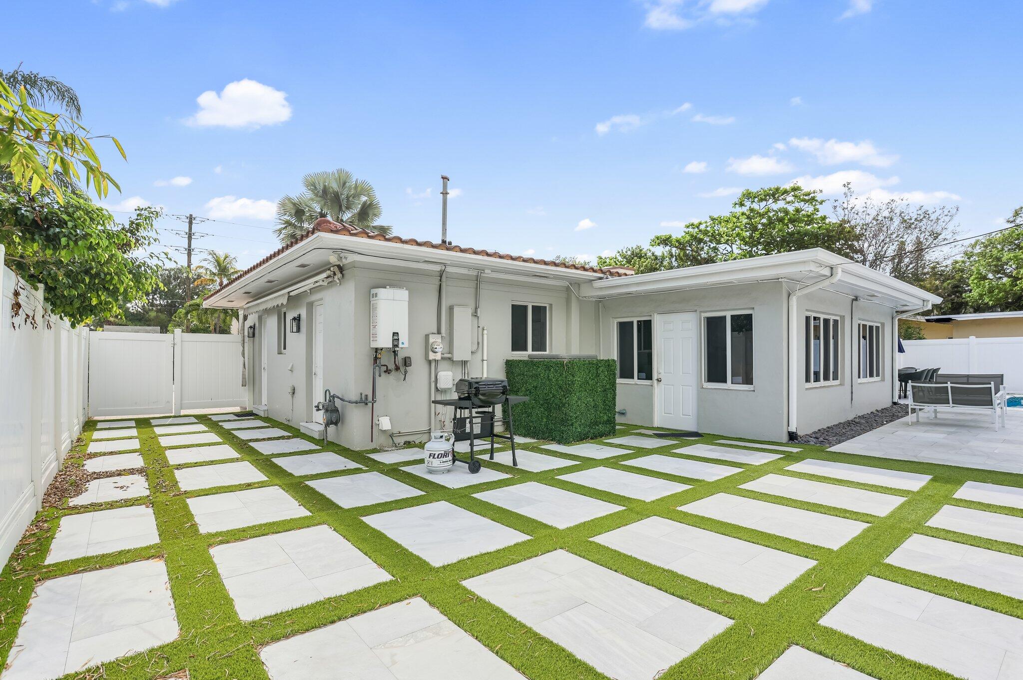 3025 Center Fort Lauderdale, FL 33308