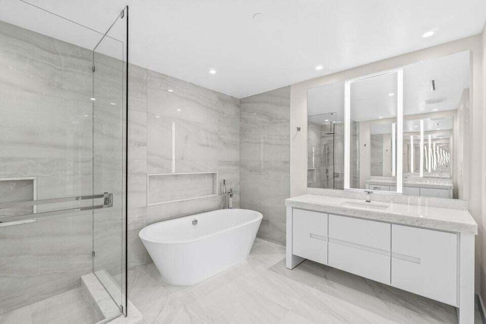 200 SE Mizner #810 Boca Raton, FL 33432