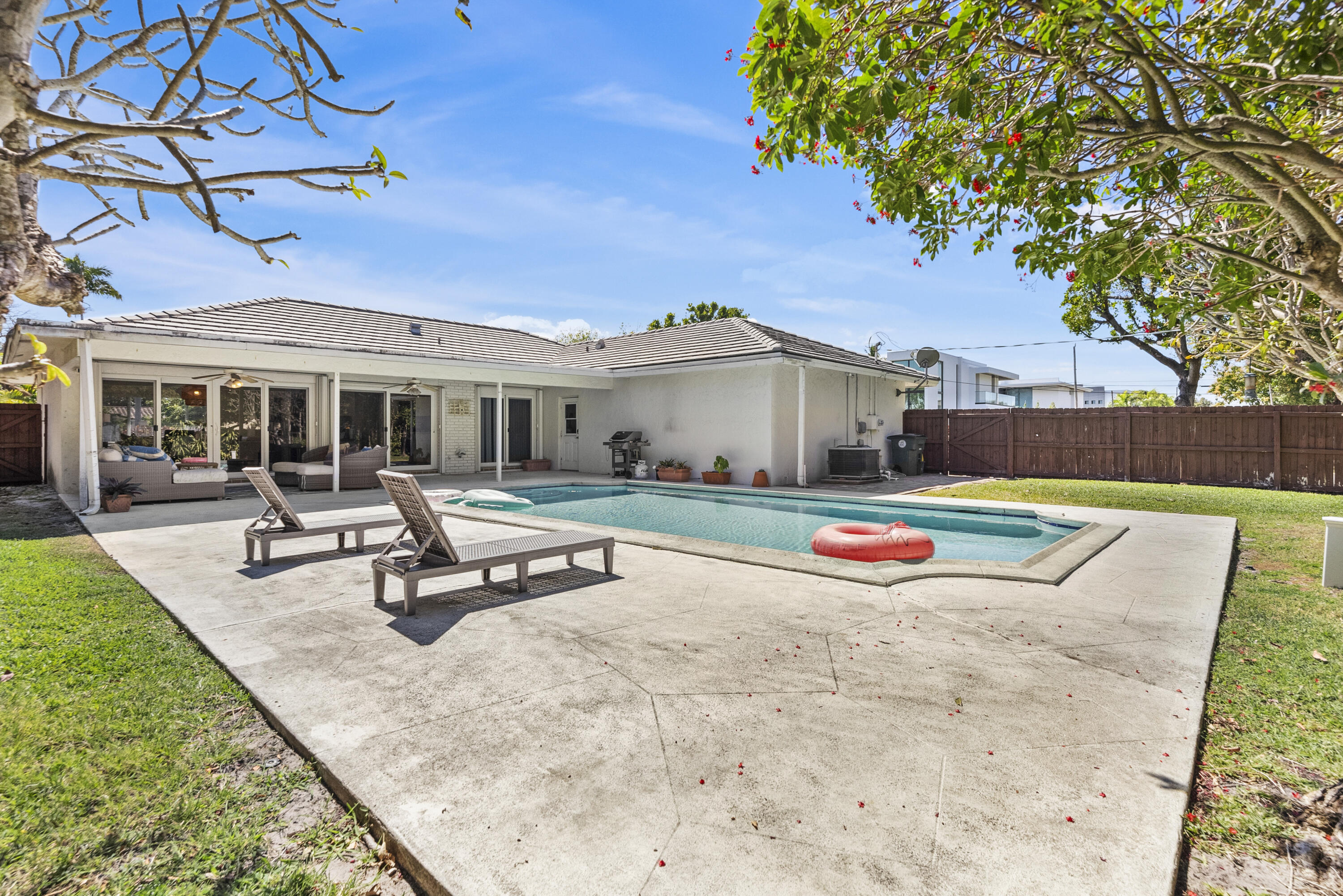 401 NE 10th Ter Boca Raton, FL 33432