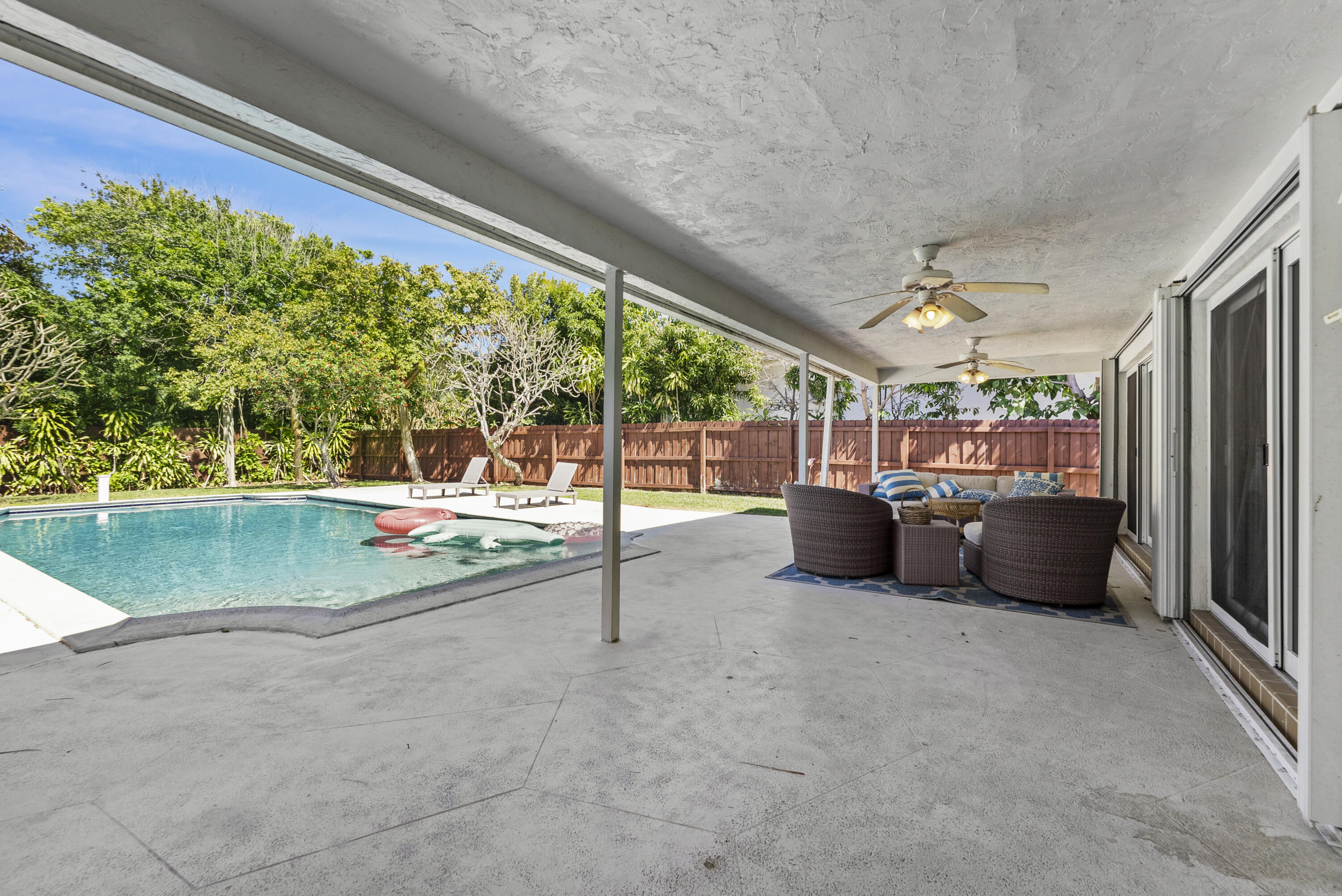 401 NE 10th Ter Boca Raton, FL 33432