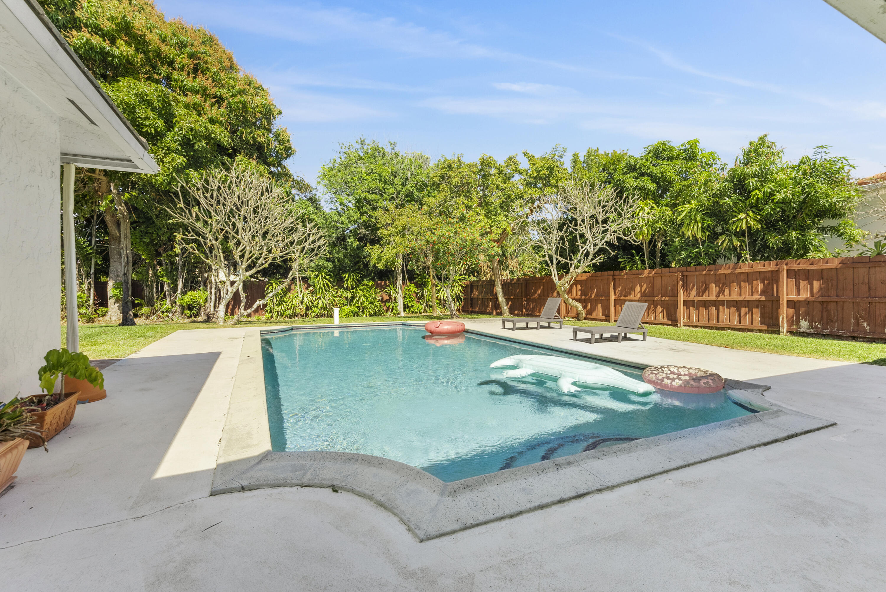 401 NE 10th Ter Boca Raton, FL 33432