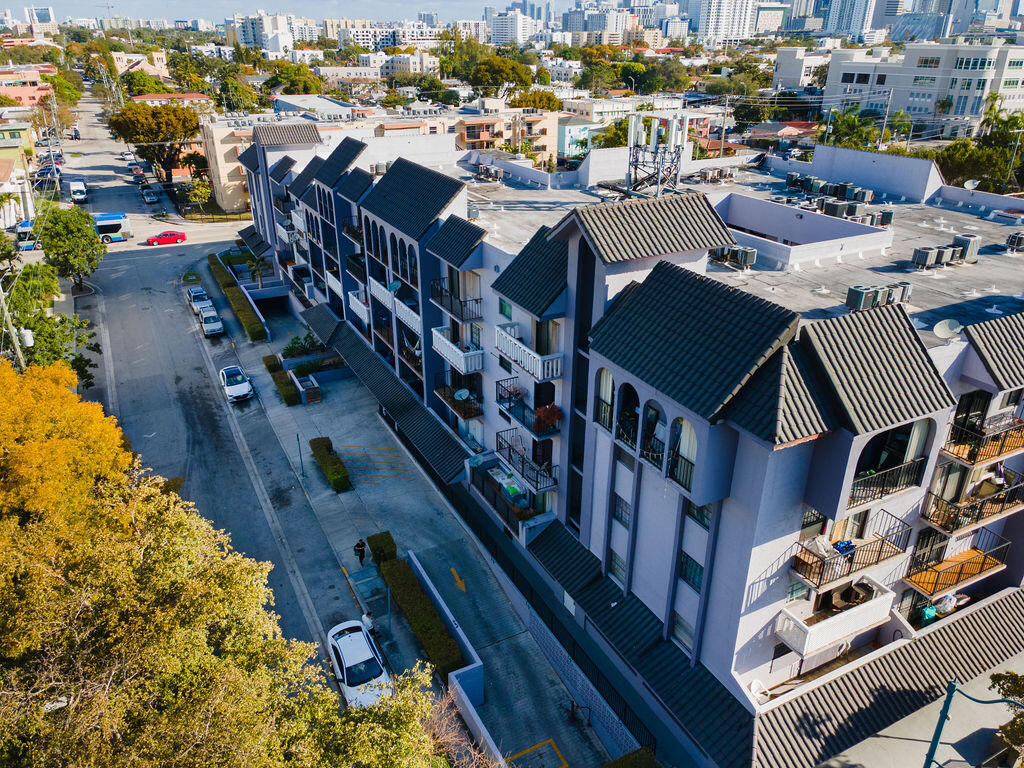 777 SW 9th #409 Miami, FL 33130