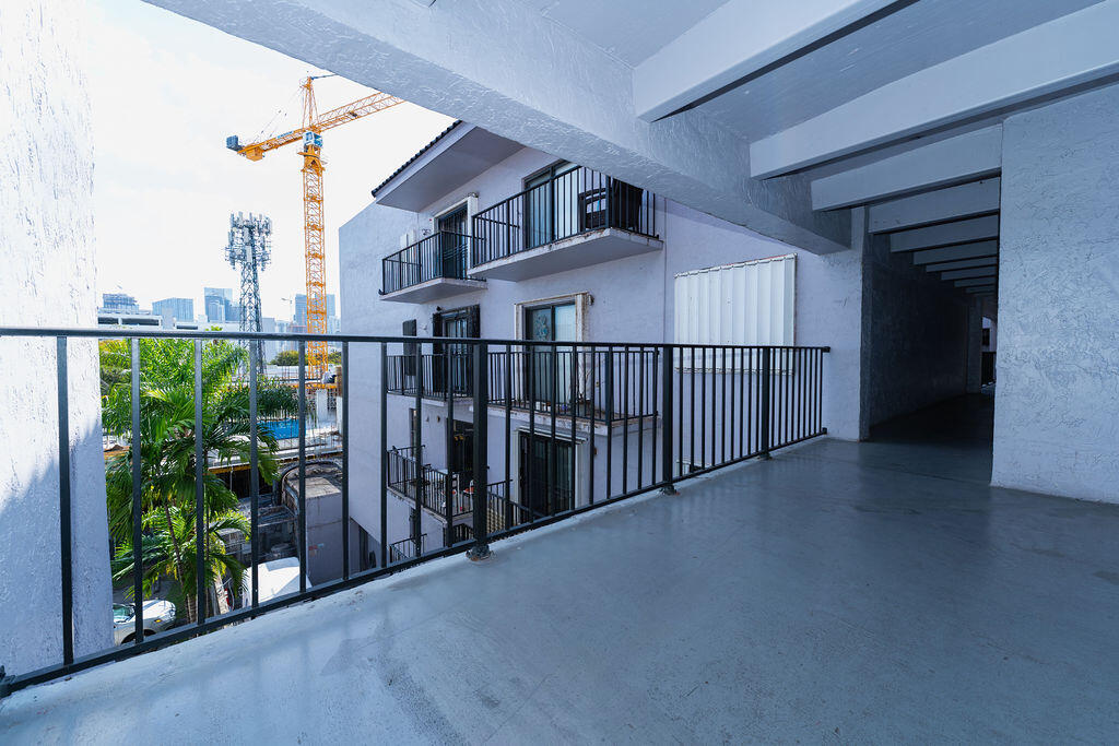 777 SW 9th #409 Miami, FL 33130