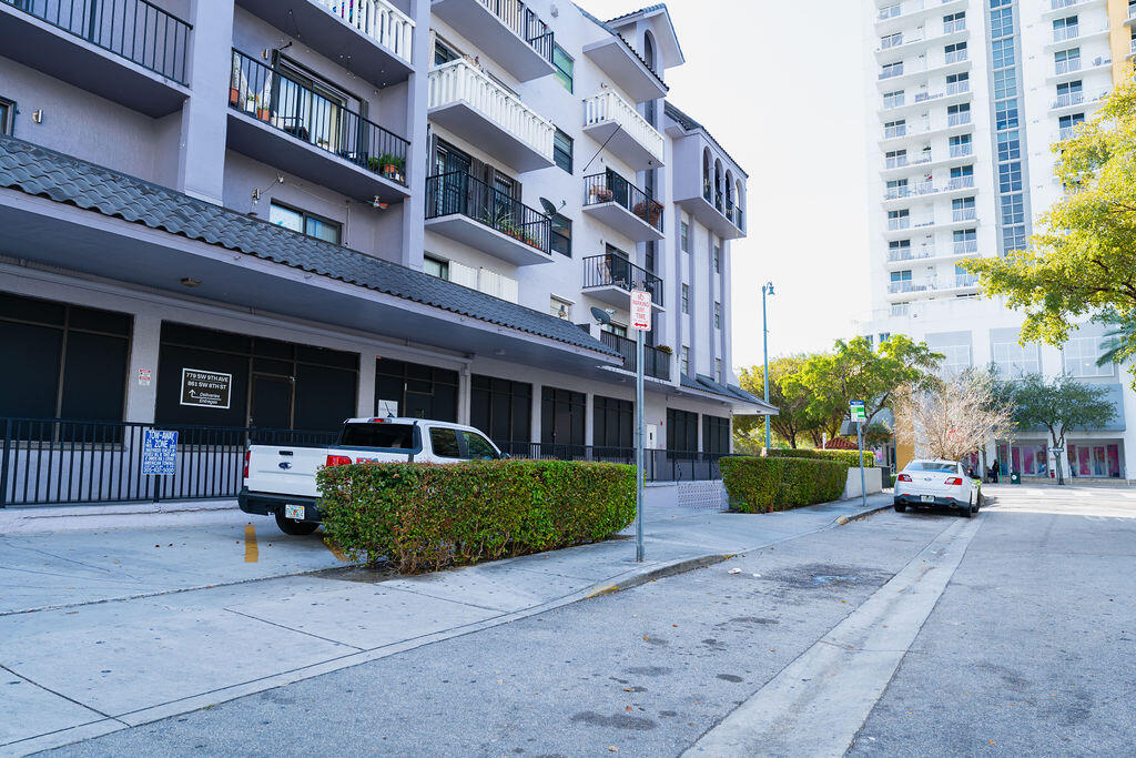 777 SW 9th #409 Miami, FL 33130