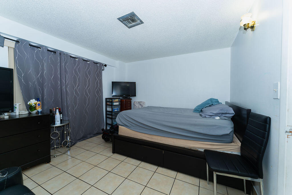 777 SW 9th #409 Miami, FL 33130