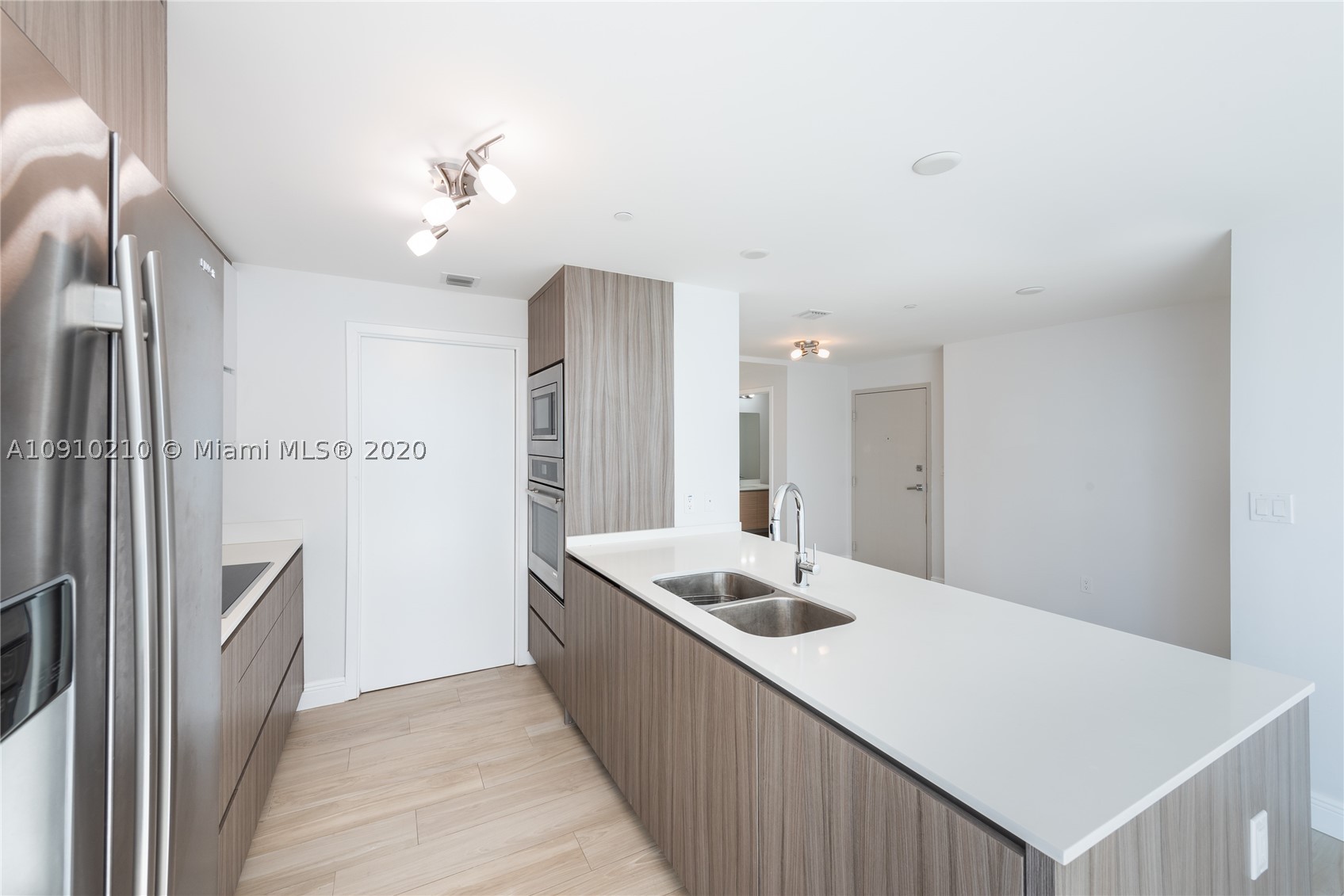 image BAY HOUSE MIAMI CONDO4