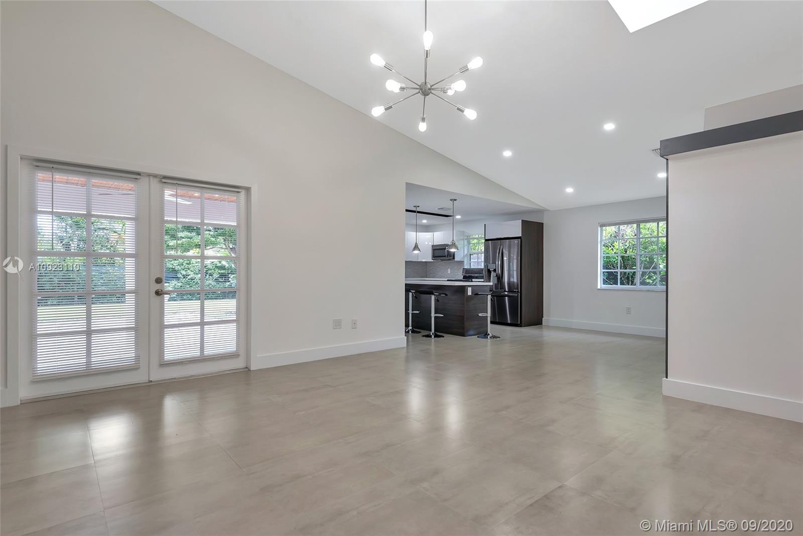 910 SW 23rd Rd