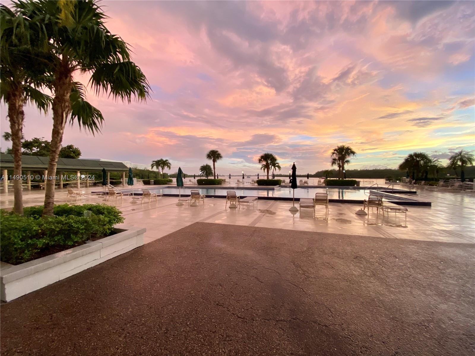 image Arlen House West32