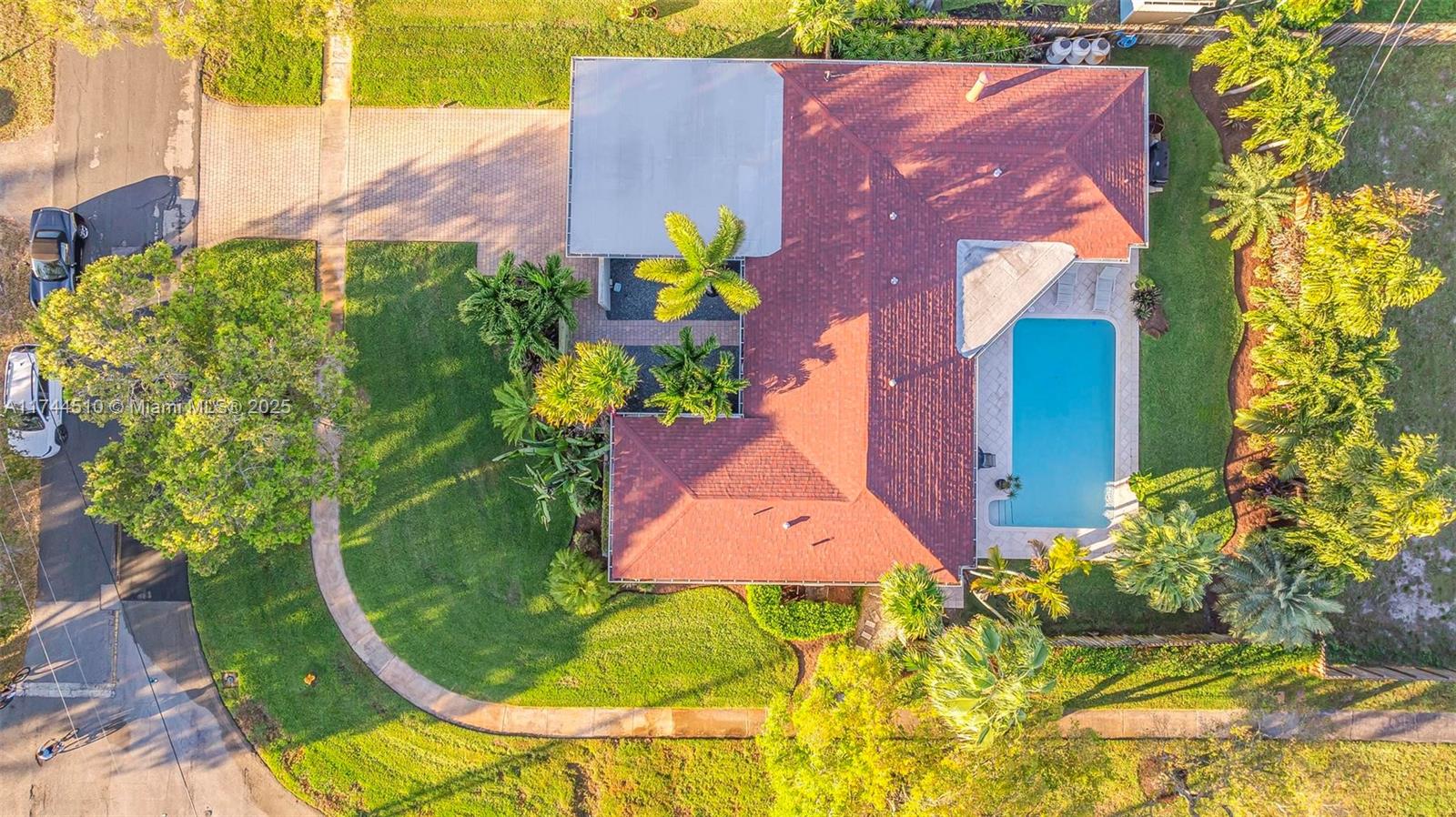 490 SW 55th Ter