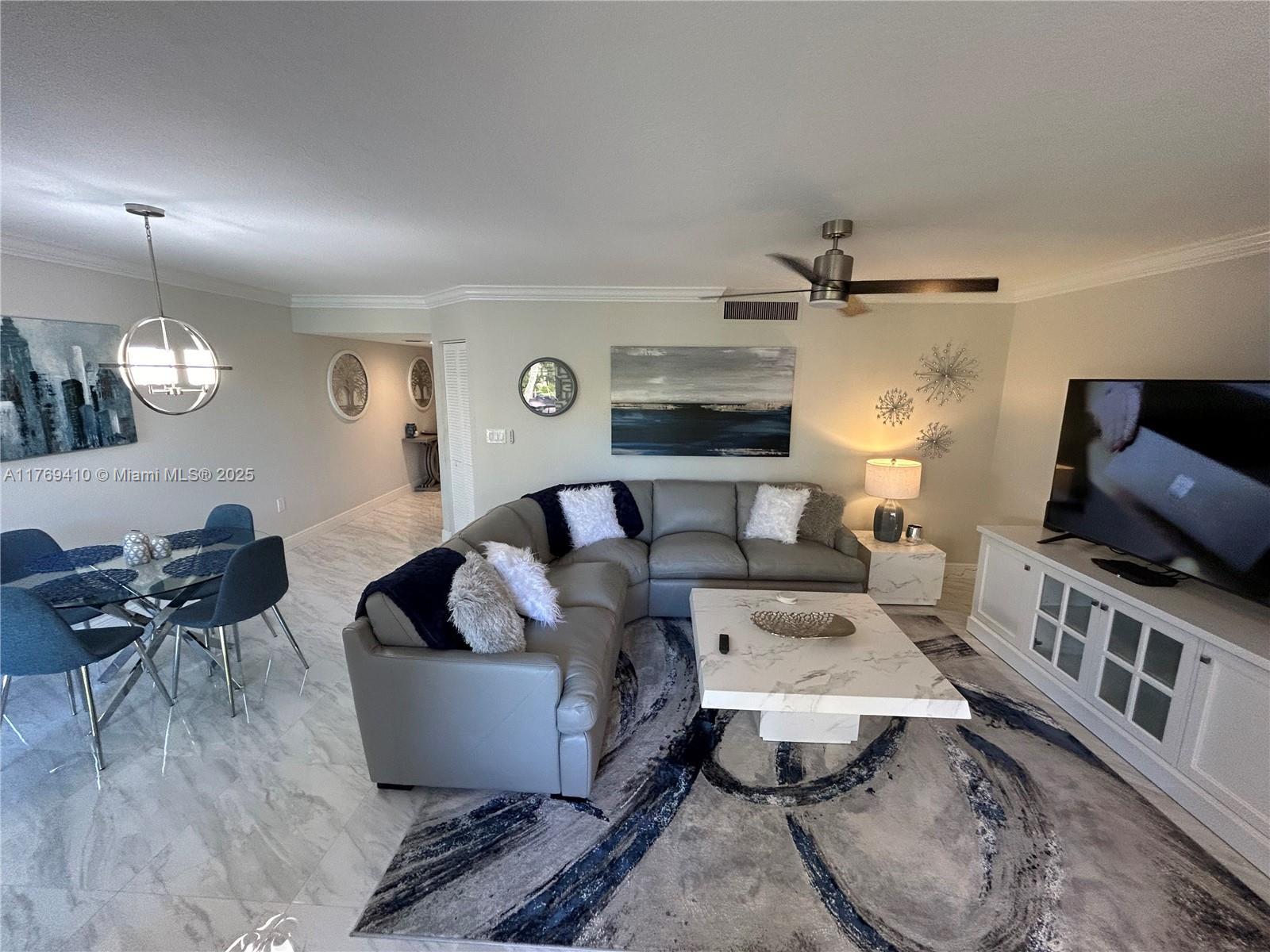 275 Palm Ave #D205