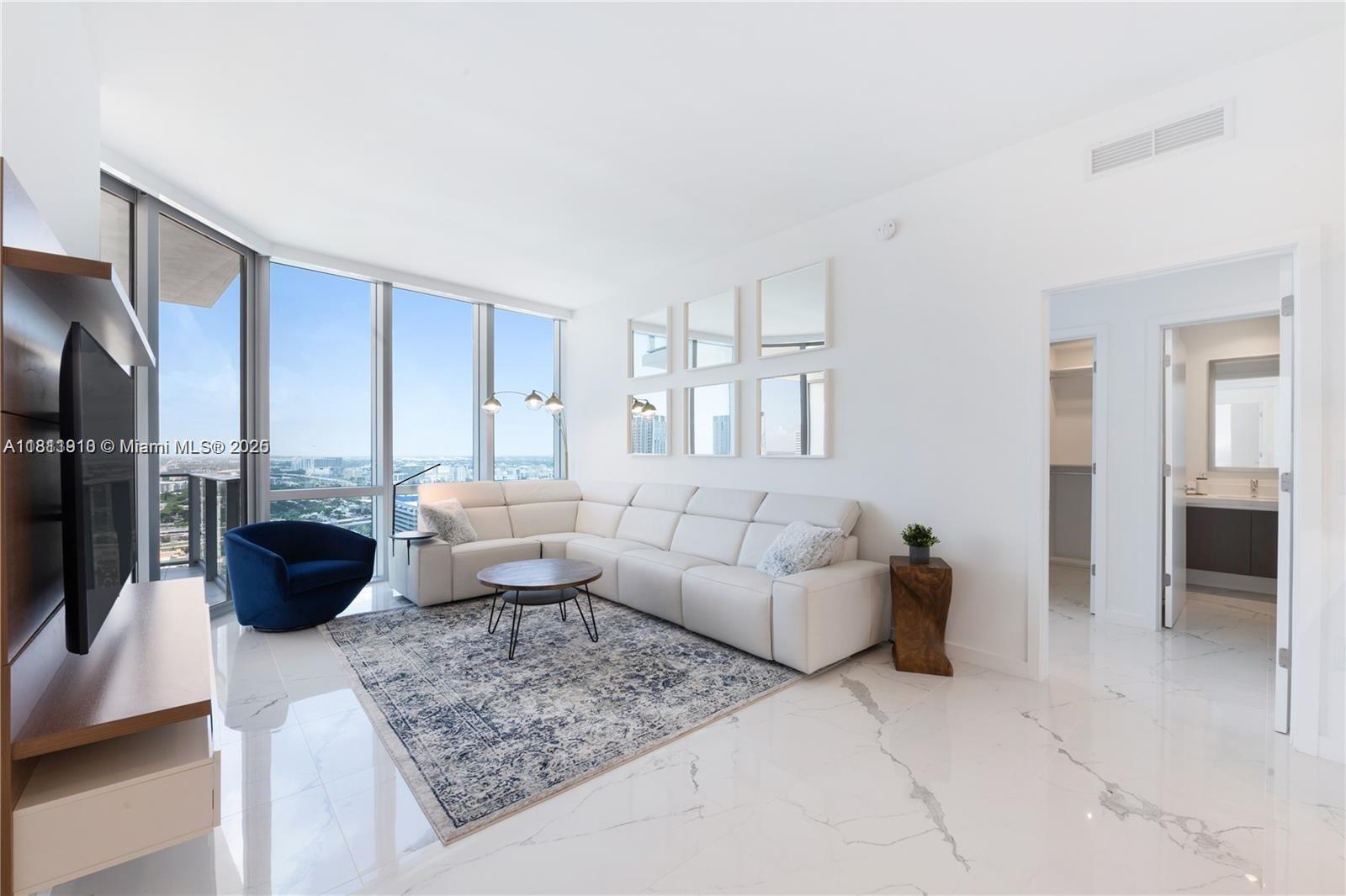 image Paramount Miami Worldcent1
