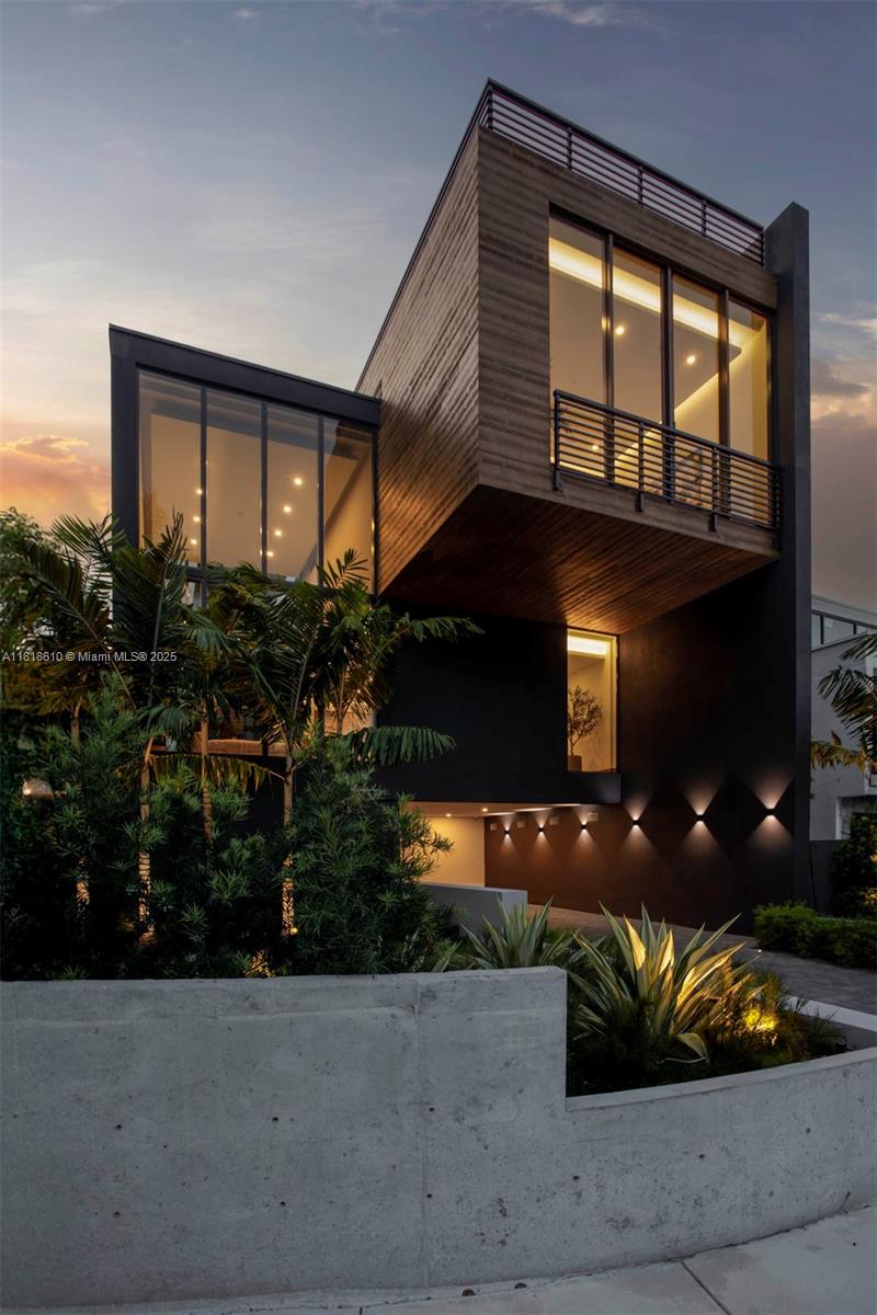 3571 Fair Isle St Miami, FL 33133