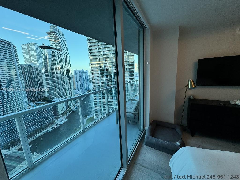 image 500 BRICKELL EAST CONDO U12