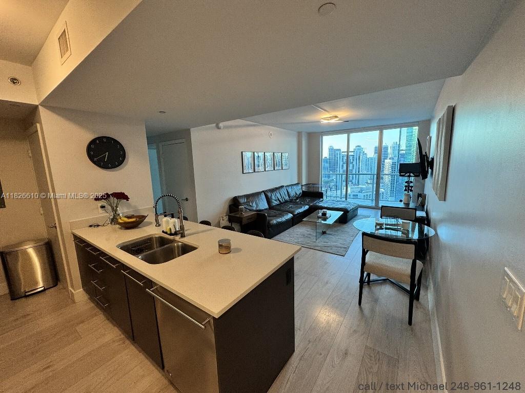 image 500 BRICKELL EAST CONDO U1