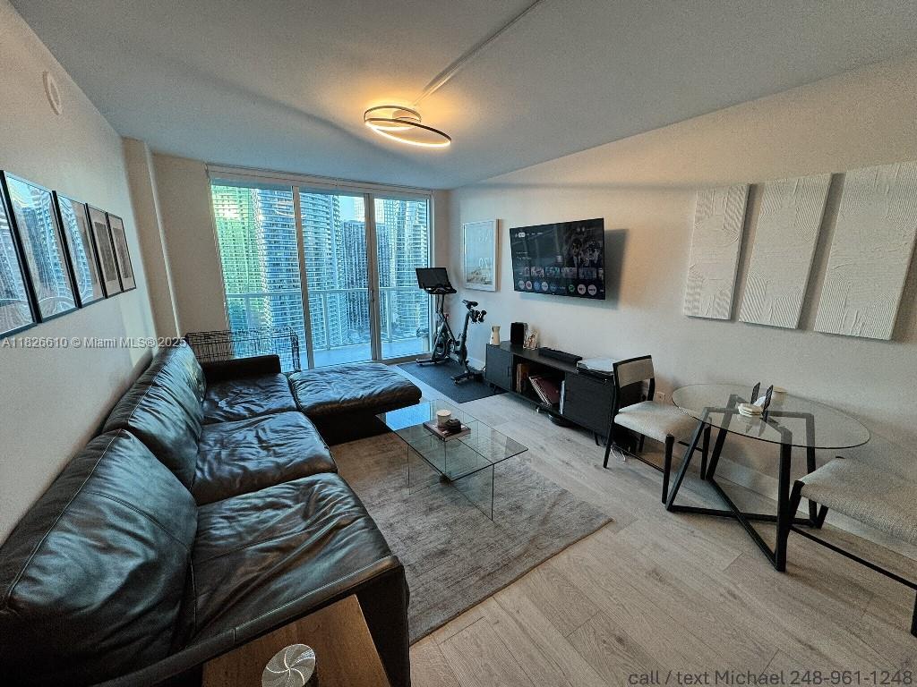 image 500 BRICKELL EAST CONDO U5