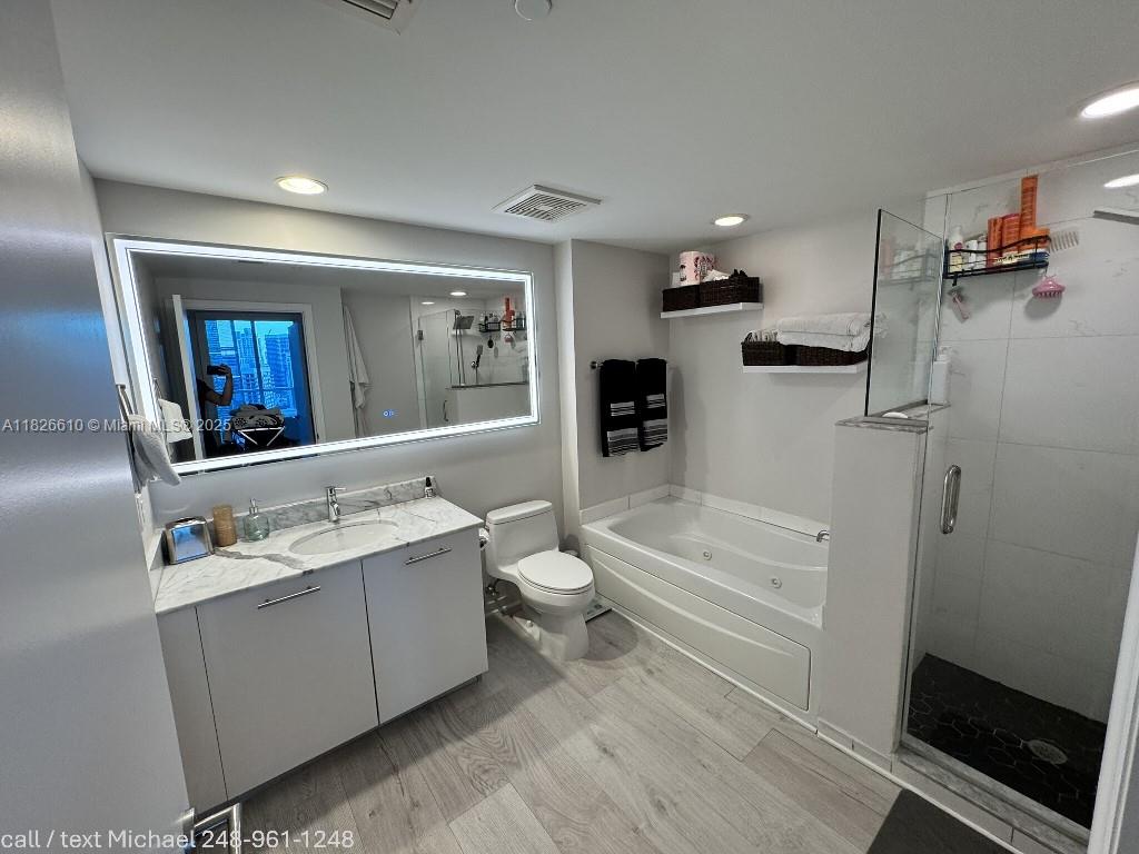 image 500 BRICKELL EAST CONDO U6